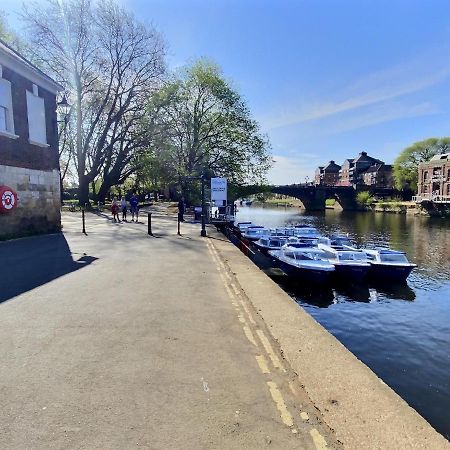 The Davey Tower, Medieval Riverside House York Exterior photo