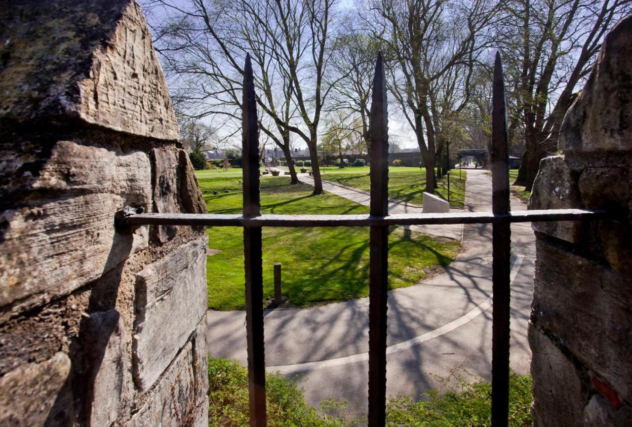 The Davey Tower, Medieval Riverside House York Exterior photo